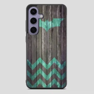Bat And Chevron On Dark Wood Samsung Galaxy S24 Case